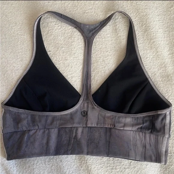 Lululemon sports bra 4/6 - Picture 2 of 4